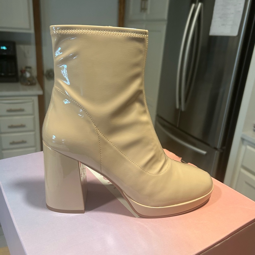Lisa Vicky Stretchy Pull On Patent Chunky Heeled Patent Boots size 9